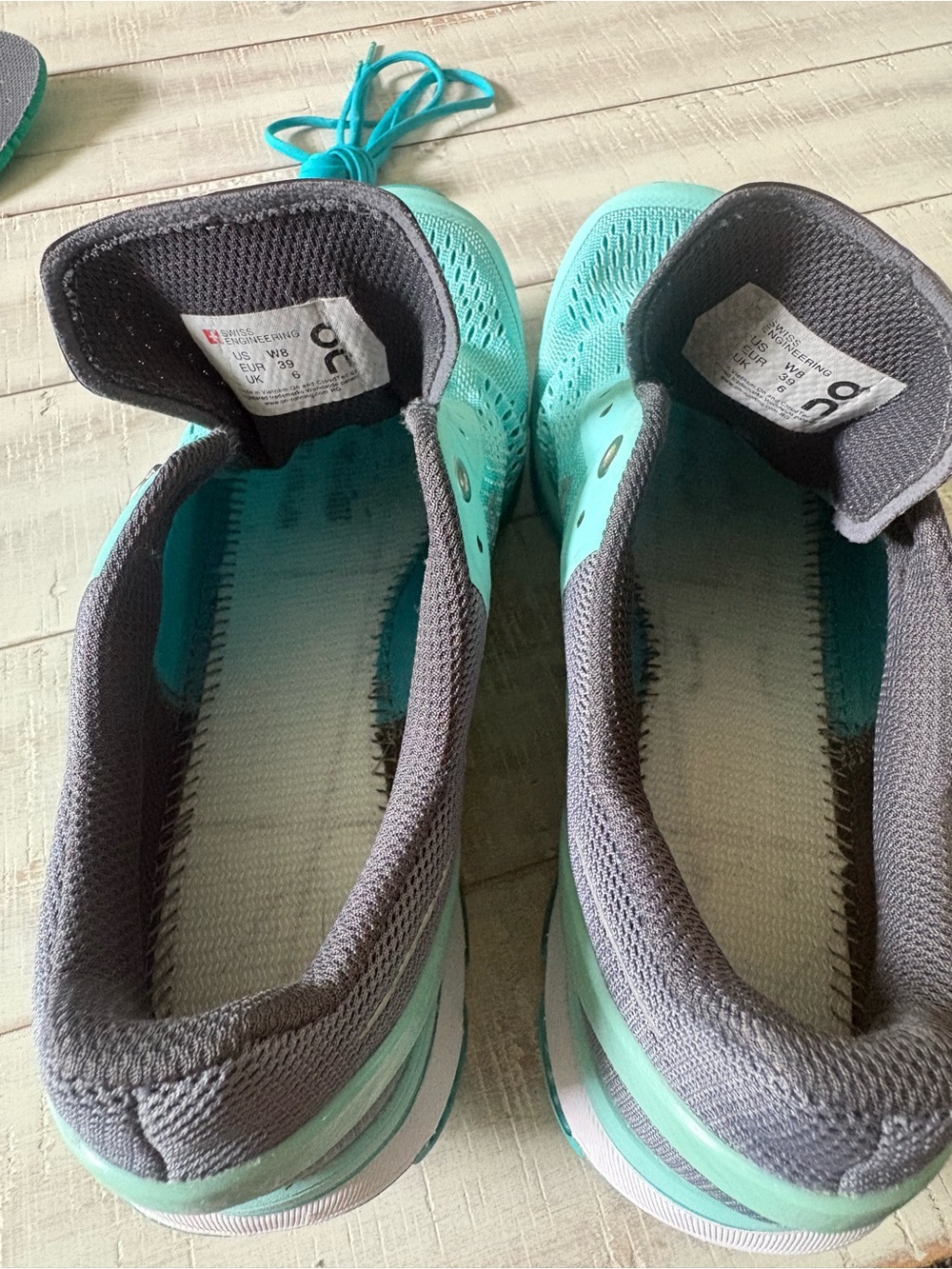 On Running Cloud Surfer in Teal and Charcoal - Picture 7 of 10
